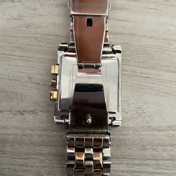 Michael Kors watch! Good condition! Minor scratches and rubbing. Offers welcome - Picture 2 of 3